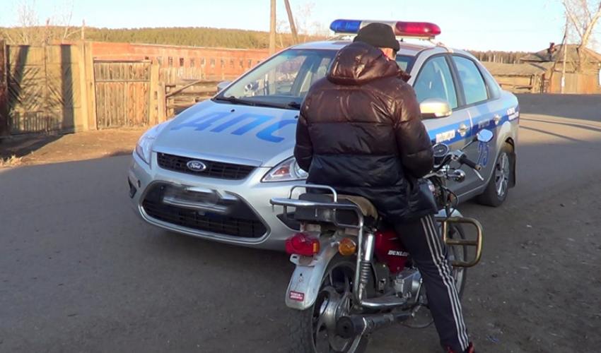 В Холмогорском районе нетрезвый водитель мопеда ожидает суда